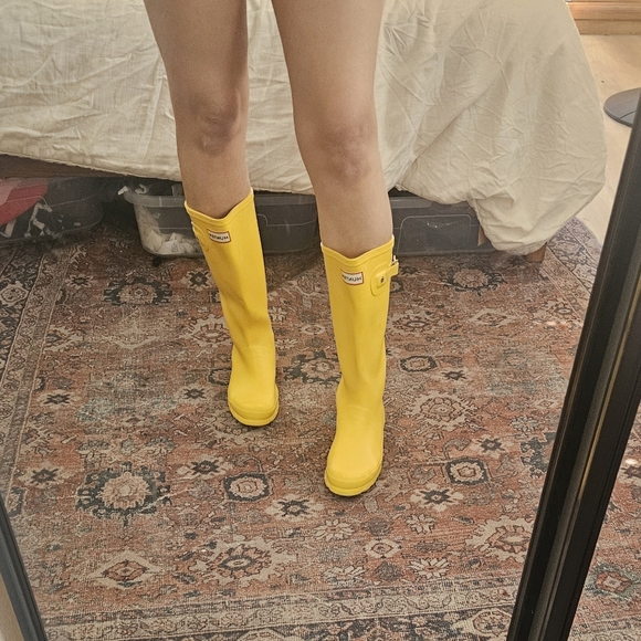 Hunter Yellow Boots - Picture 10 of 11